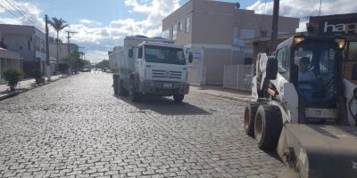 Novo trecho da Rua Marechal Floriano começa a ser preparado para receber asfalto em Camaquã