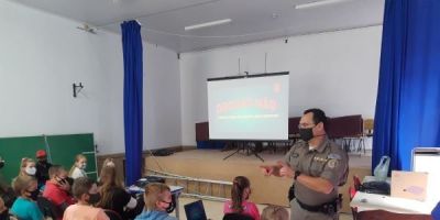 Brigada Militar realiza palestra de prevenção às drogas em escola de São Lourenço do Sul