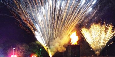 Milhares de pessoas assistiram ao show pirotécnico da Festa de São João Batista de Camaquã