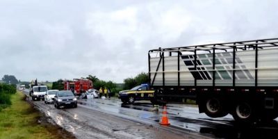 Morre quinta vítima de acidente entre carro da Saúde de Uruguaiana e caminhão na BR-290