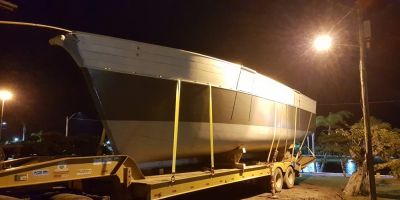 Réplica do barco Seival é instalada na Prainha em Camaquã