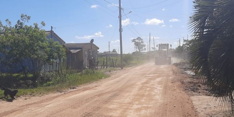 Mais bairros de Camaquã receberam serviços de patrolamento nesta semana