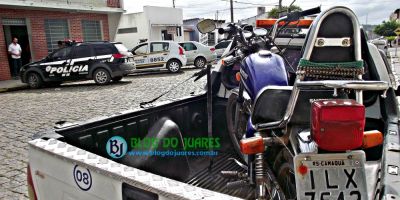 Camaquã - BM prende homem com moto roubada, acusado de agredir vigilante e roubar também outros produtos