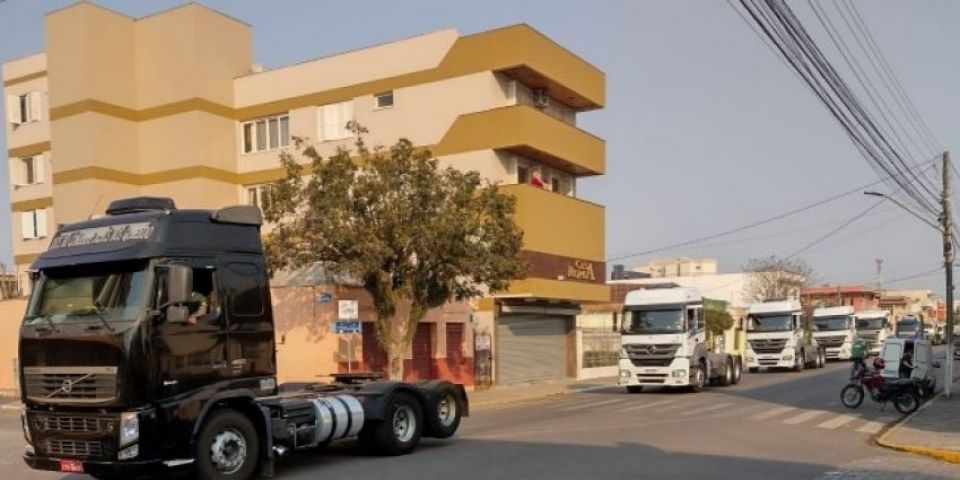 Lei que cria o MEI Caminhoneiro é sancionada sem vetos 