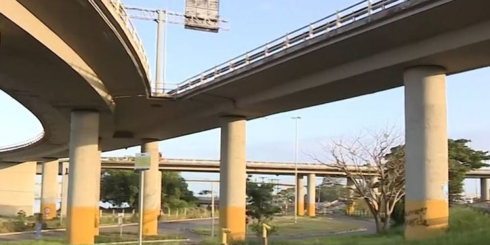 Novos ataques com pedras contra veículos voltam a ser registrados na freeway em Porto Alegre