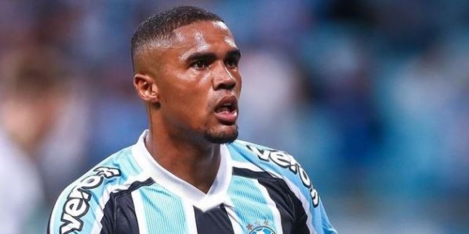 Douglas Costa publica texto pedindo desculpas à torcida do Grêmio 