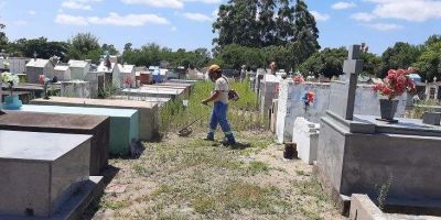 Secretaria da Infraestrutura realiza roçada e limpeza no cemitério da Pacheca