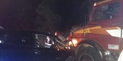 Colisão entre carro e caminhão provoca a morte de uma pessoa na BR-158