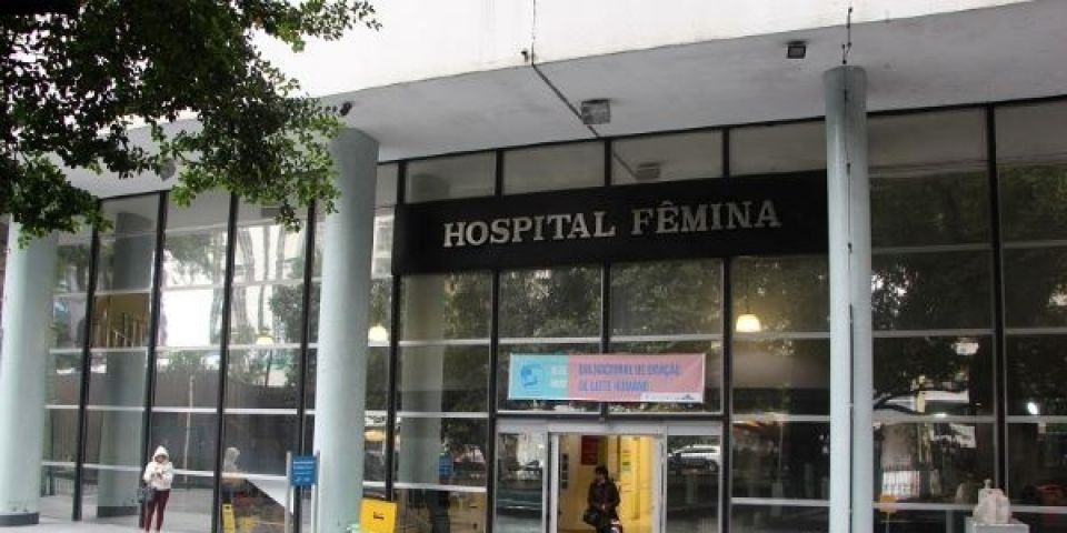 Bebê nasce em estacionamento de hospital em Porto Alegre