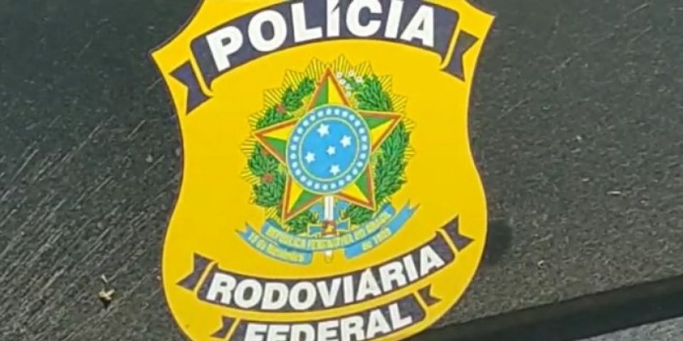 Colisão traseira entre caminhões é registrada na BR-116 em Tapes