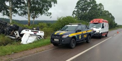 Motorista morre após caminhão sair da pista na BR-153 no Sul do RS