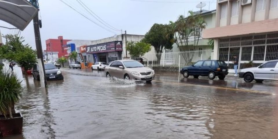 Chuva forte provoca novos alagamentos em Camaquã