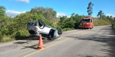 Carro capota na ERS-471 em Encruzilhada do Sul