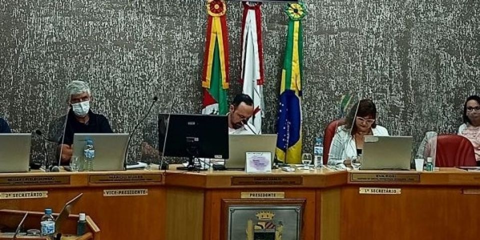 Projetos de aumento salarial e do vale-alimentação para servidores públicos são protocolados na Câmara de Camaquã