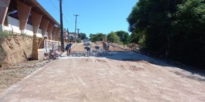 Obras de pavimentação seguem a todo vapor em Dom Feliciano 