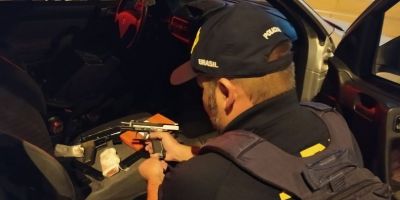 PRF prende duas mulheres transportando droga e armas na BR-290