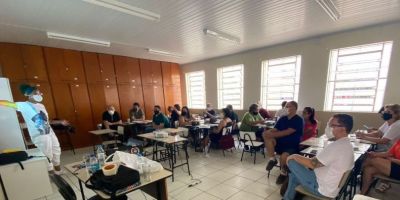 Professores municipais participam de formação pedagógica do Aprende Brasil em Camaquã