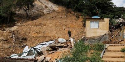 Sobe para 232 número de mortos na tragédia de Petrópolis