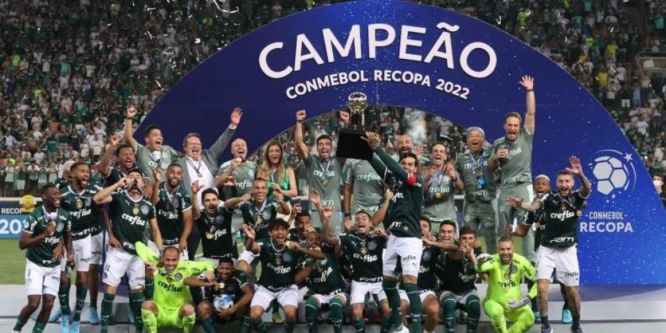 Palmeiras supera Athletico-PR e conquista a Recopa Sul-Americana