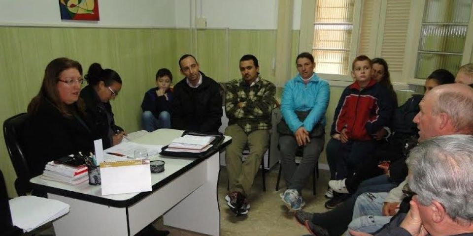 Vereador Vinícios Araújo reúne-se com pais de alunos da EMEF Diogo Feijó na Secretaria de Educação