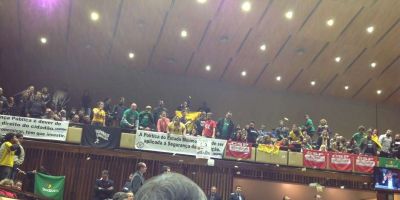 Deputados aprovam LDO que congela salários de servidores no RS