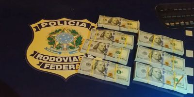 PRF apreende milhares de dólares escondidos no teto de carro na BR-116 no Sul do RS