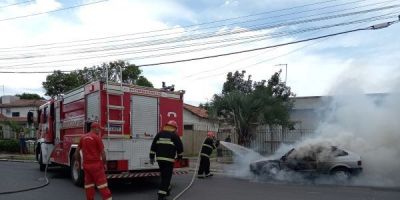 Carro incendeia em avenida de Tapes 