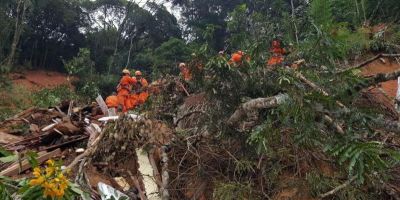 Polícia identifica corpos de quatro vítimas do temporal de Petrópolis