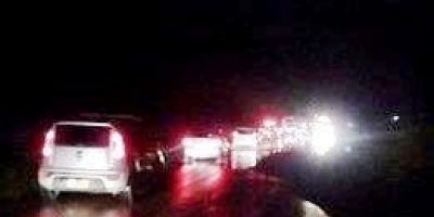 Trânsito interditado em meia pista na BR-116 em Sentinela do Sul