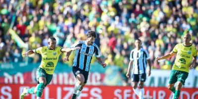 Grêmio marca no fim e garante vantagem para decisão do Gauchão 2022