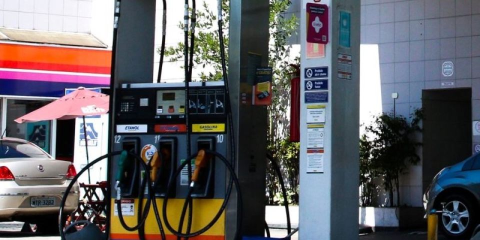 Troca de gasolina por etanol pode não ser vantajosa para o consumidor