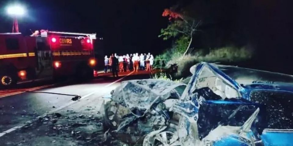 Mulher morre após ficar presa às ferragens em acidente na BR-392