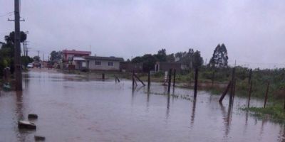 Assim como em outros pontos da cidade, bairro São Luiz em Camaquã registra alagamentos  