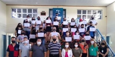 Centro de Geração de Renda de Camaquã realiza formatura dos Cursos de Preparação para trabalho e Atendimento ao Público