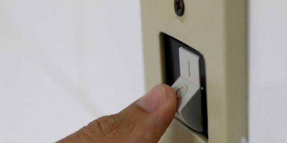 Conta de luz cairá 18% sem pôr empresas em risco, diz ministro