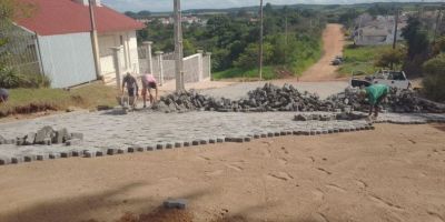 Obra de calçamento avança em trecho da Rua Dr. Walter Kess em Camaquã