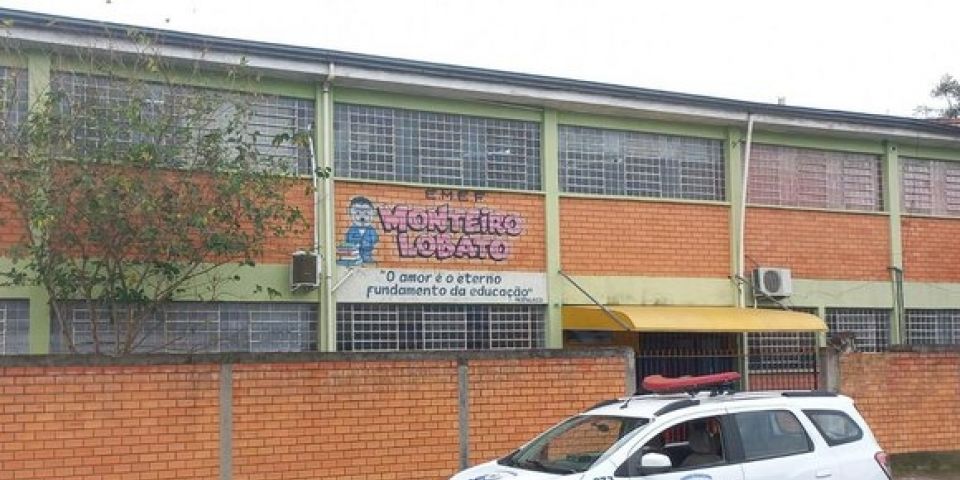 Jovem é baleado em frente à escola na Região Metropolitana 
