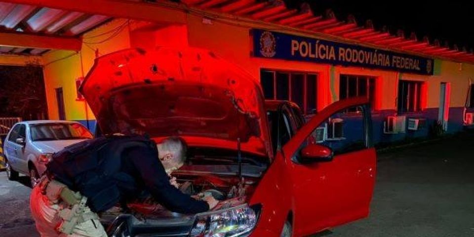 Receptador é preso e carro roubado e clonado é recuperado pela PRF na BR-116 na Região Metropolitana