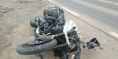 Colisão entre caminhonete e moto causa morte na ERS-129