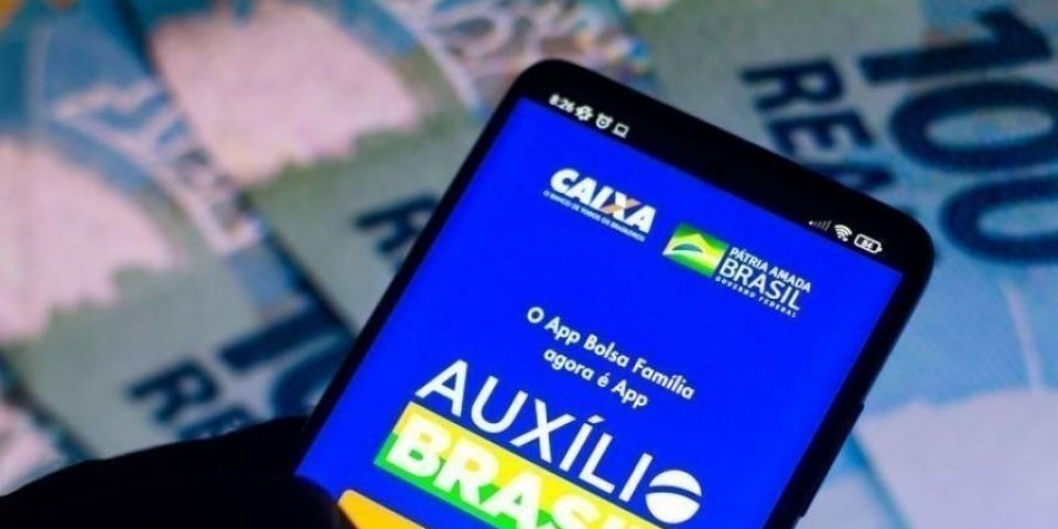 Caixa paga Auxílio Brasil a beneficiários com NIS final 7