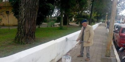 Infraestrutura realiza pintura após pichações da Praça Cel. Sylvio Luiz