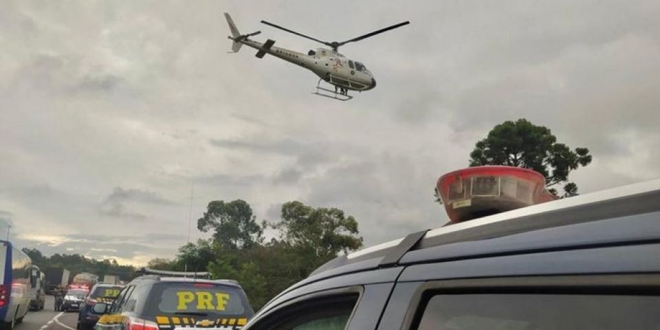 Quatro homens são presos com carro roubado na BR-386 após perseguição na Região Metropolitana