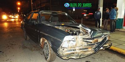 Mulher fica ferida em acidente de trânsito envolvendo dois carros no centro de Camaquã