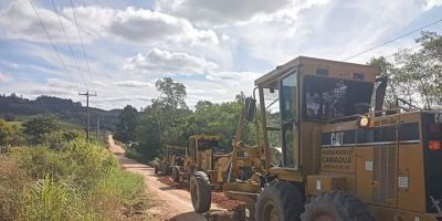 Força-tarefa de patrolamento e cascalhamento ocorre nas estradas do interior de Camaquã