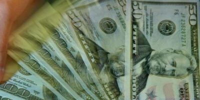 Dólar fecha a R$ 3,36 nesta segunda-feira, maior valor em 12 anos