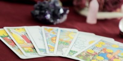 Tarô semanal: veja o que as cartas reservam para o seu signo