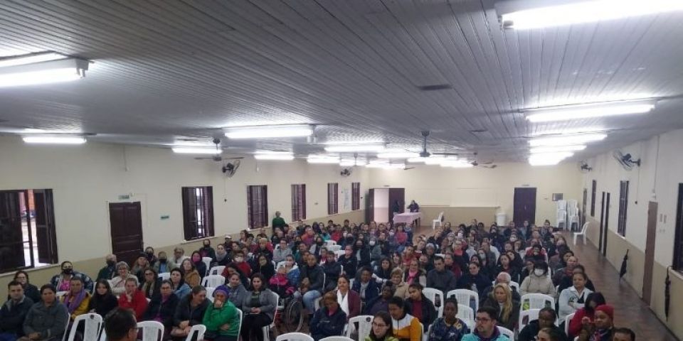 Mais de 300 alunos participam da aula inaugural do Centro de Geração de Renda em Camaquã