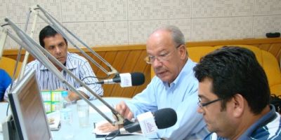 Camaquã - prefeito João Carlos durante entrevista na Rádio Camaquense afirma que continuará pavimentado