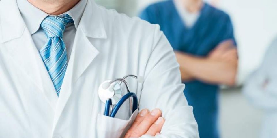 Projeto prevê aumento no salário mínimo de médicos e cirurgiões-dentistas