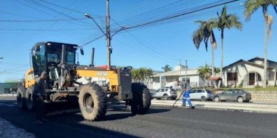 Mais um trecho da Av. José Loureiro da Silva recebe asfalto em Camaquã